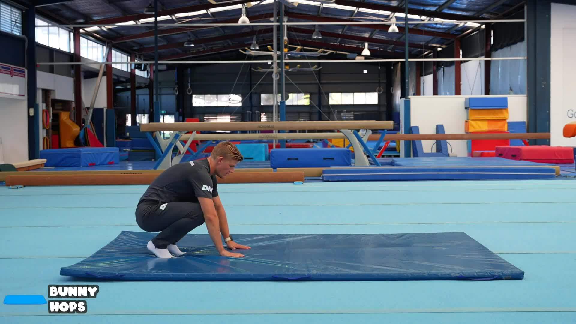Elementary gymnastics - Floor mats - 1 bunny hops